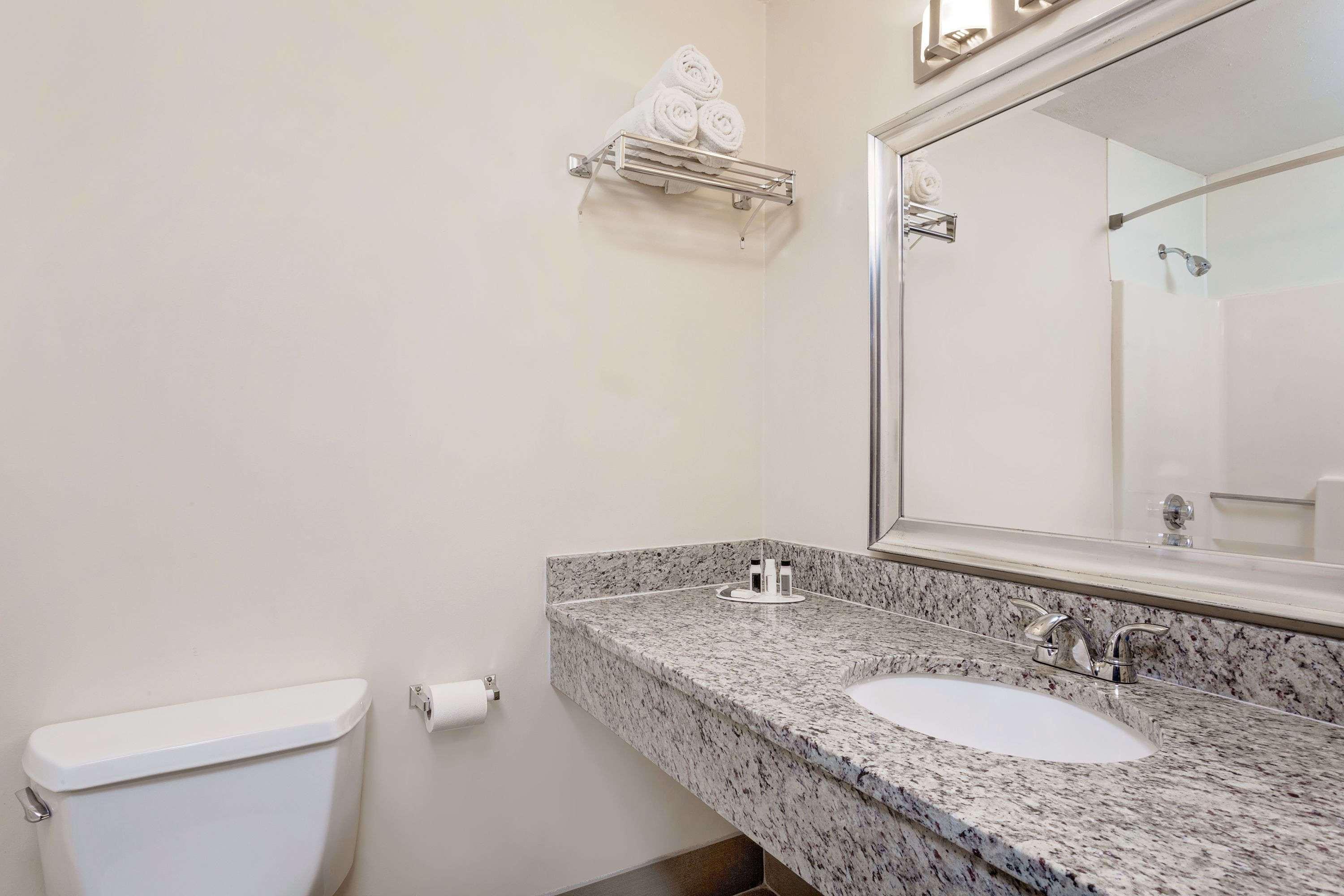 Days Inn By Wyndham Shrewsbury Worcester Eksteriør bilde